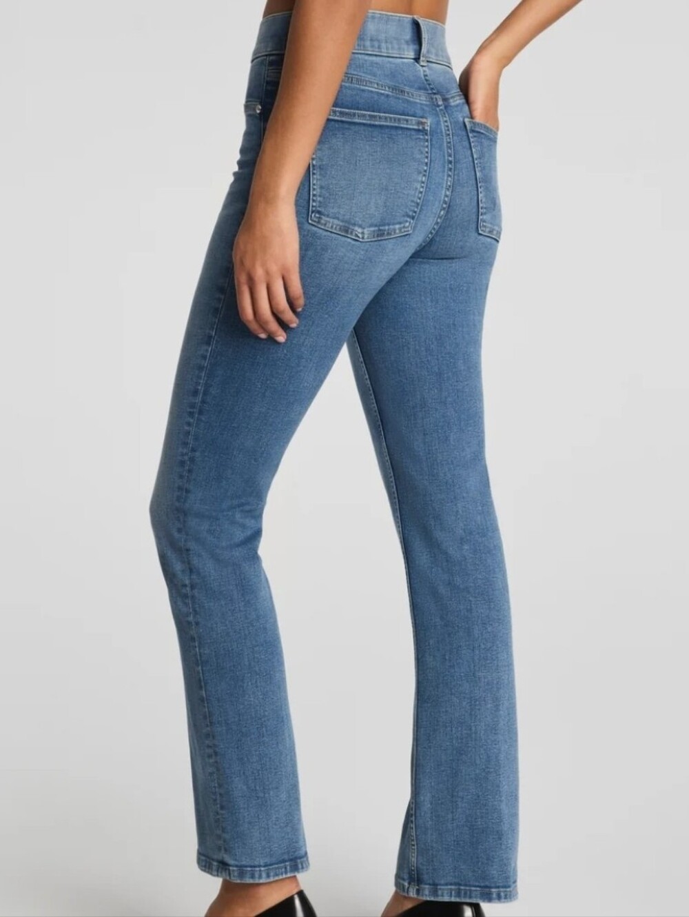 SPANX EveryWear Kick Flare Ankle Jeans Indigo Sky wash featuring a pull-on Sz 1X - Picture 2 of 16